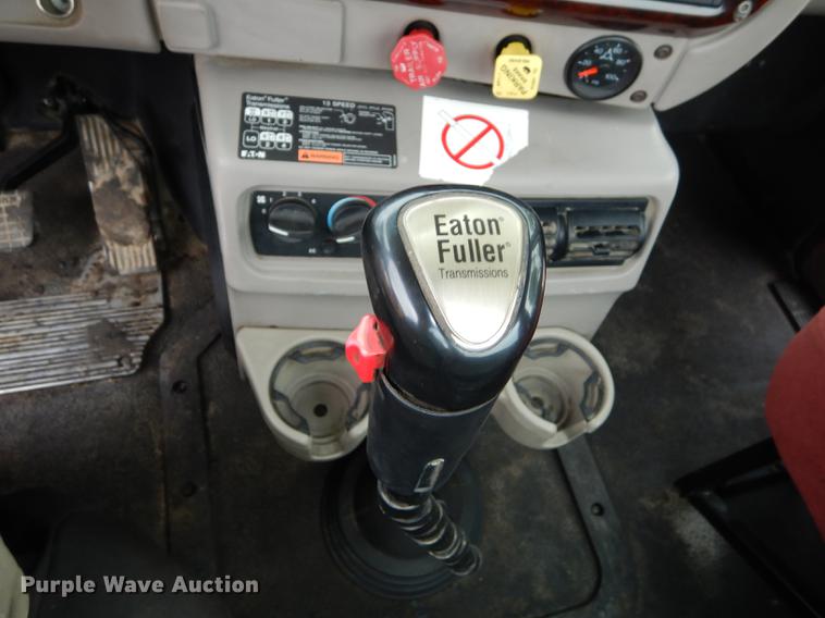 image for item DB8344 2006 Mack CHN613 semi truck