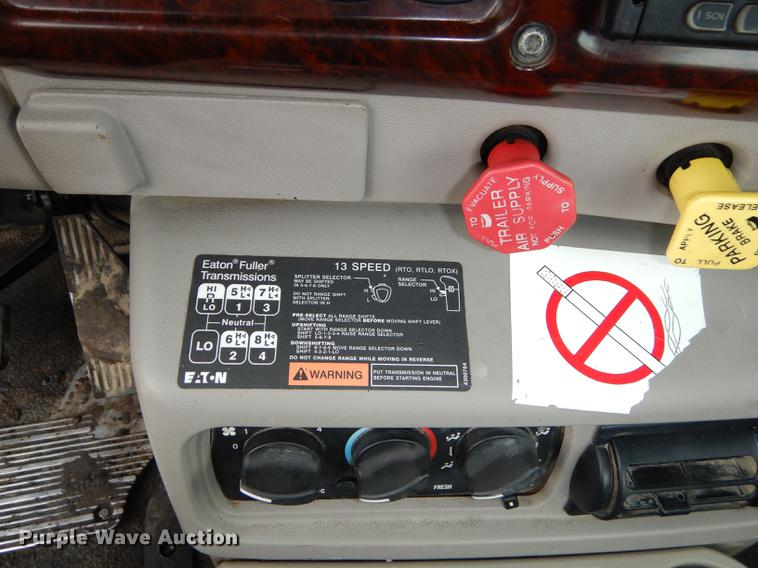 image for item DB8344 2006 Mack CHN613 semi truck