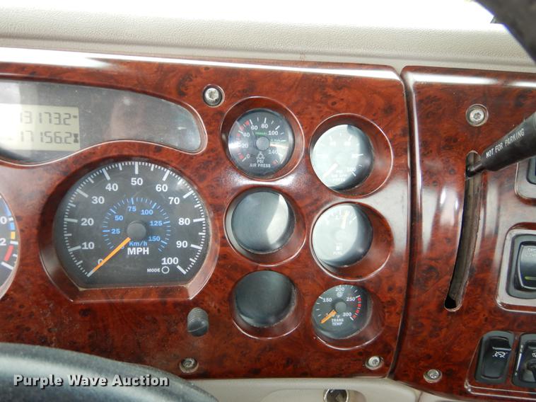 image for item DB8344 2006 Mack CHN613 semi truck