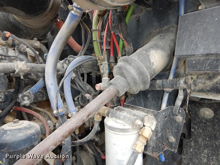 image for item DB8344 2006 Mack CHN613 semi truck