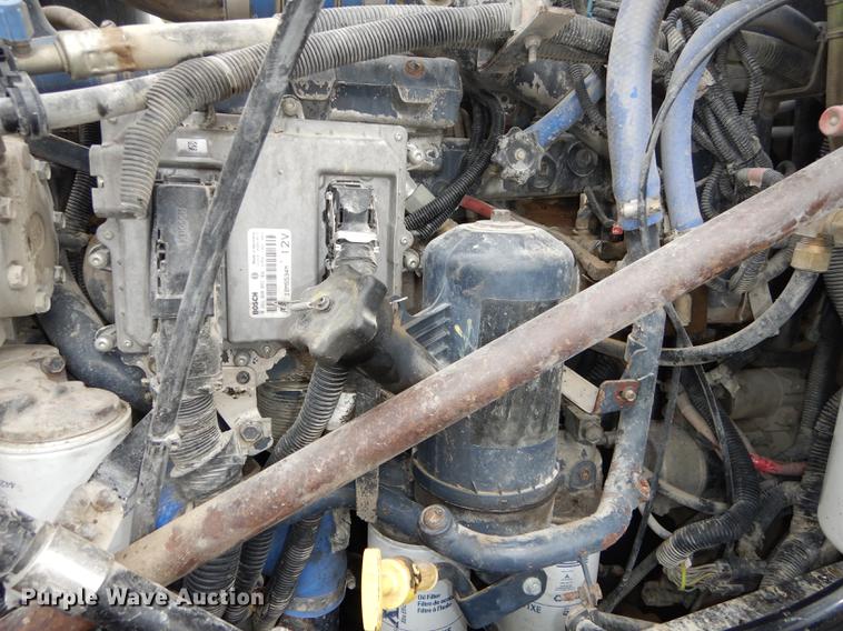 image for item DB8344 2006 Mack CHN613 semi truck