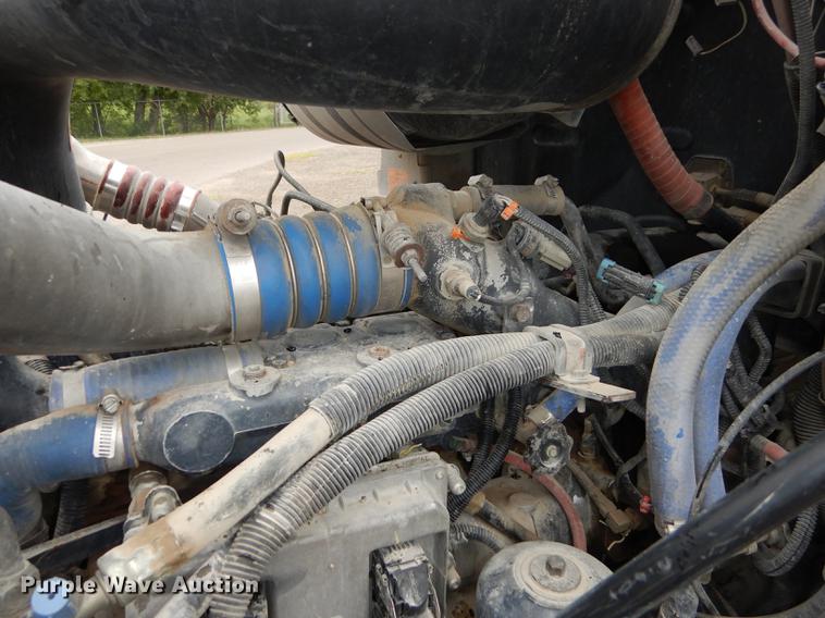 image for item DB8344 2006 Mack CHN613 semi truck