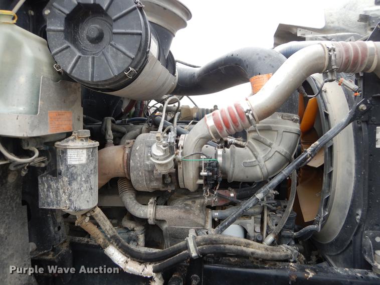 image for item DB8344 2006 Mack CHN613 semi truck