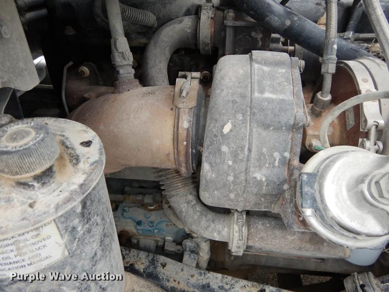 image for item DB8344 2006 Mack CHN613 semi truck