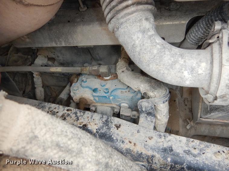 image for item DB8344 2006 Mack CHN613 semi truck