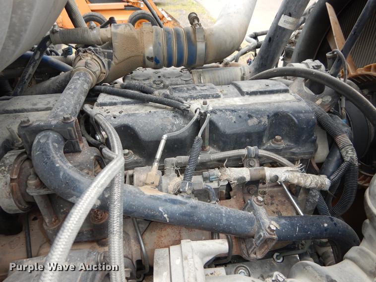 image for item DB8344 2006 Mack CHN613 semi truck