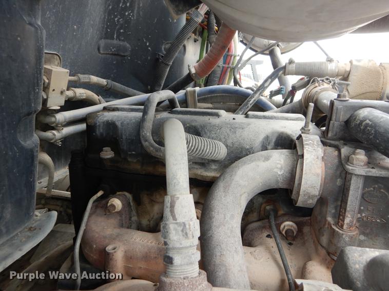 image for item DB8344 2006 Mack CHN613 semi truck