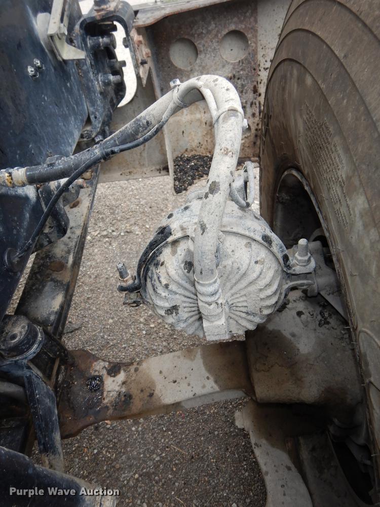 image for item DB8344 2006 Mack CHN613 semi truck