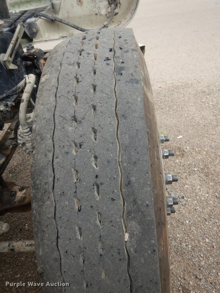 image for item DB8344 2006 Mack CHN613 semi truck