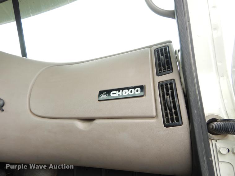 image for item DB8344 2006 Mack CHN613 semi truck