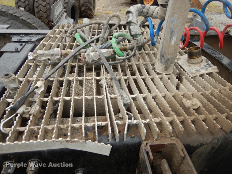 image for item DB8344 2006 Mack CHN613 semi truck