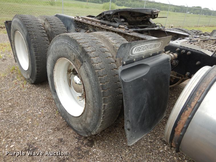 image for item DB8344 2006 Mack CHN613 semi truck