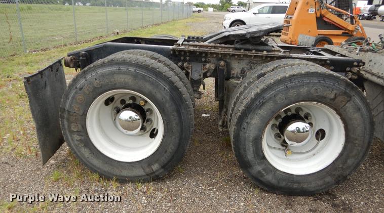 image for item DB8344 2006 Mack CHN613 semi truck