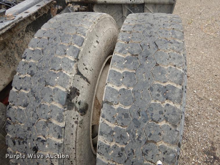 image for item DB8344 2006 Mack CHN613 semi truck