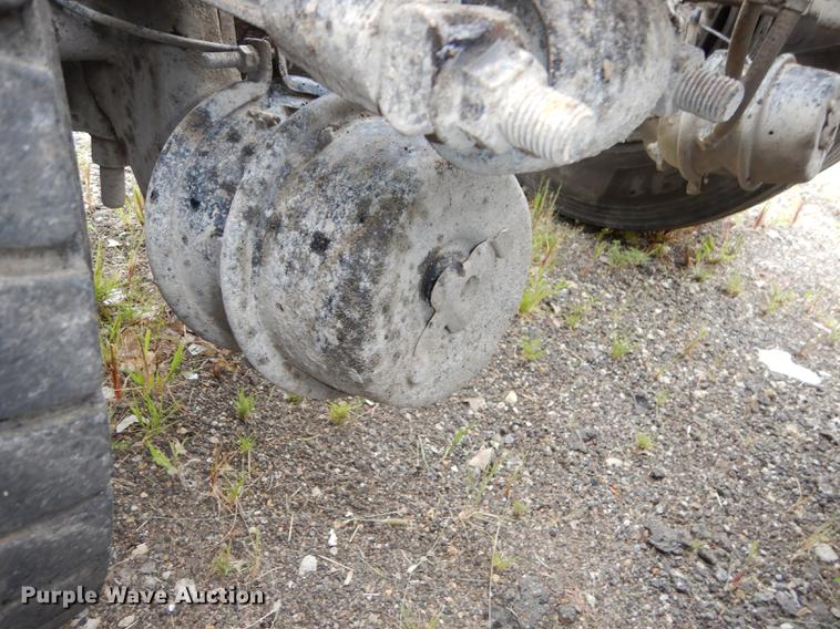 image for item DB8344 2006 Mack CHN613 semi truck