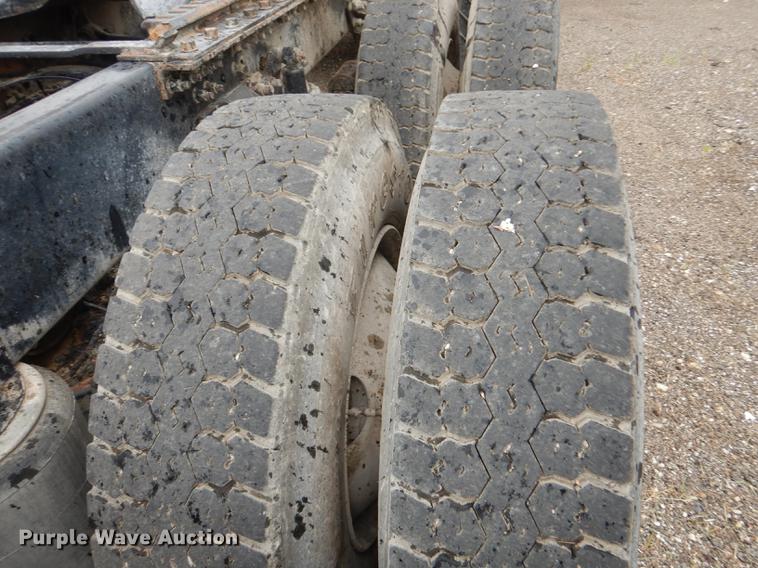 image for item DB8344 2006 Mack CHN613 semi truck