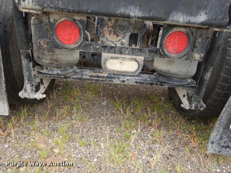 image for item DB8344 2006 Mack CHN613 semi truck