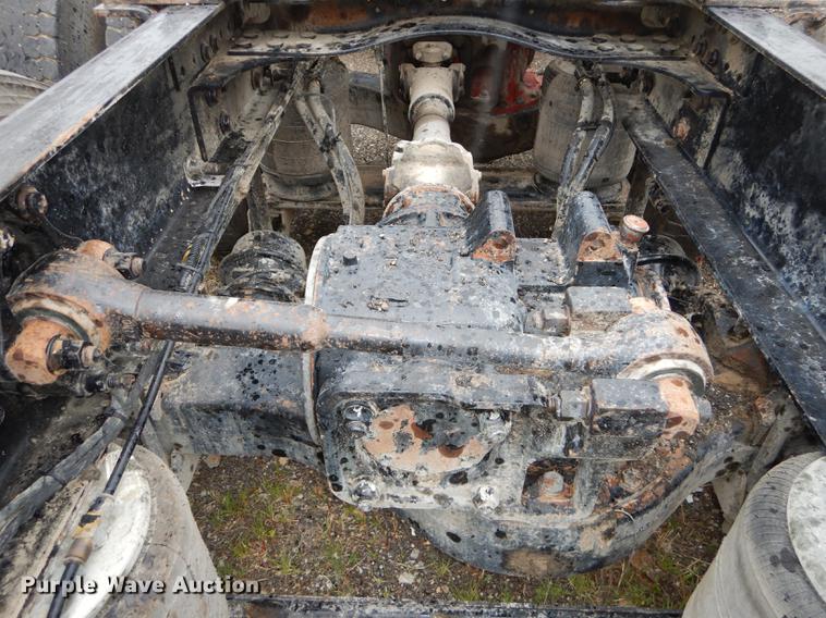 image for item DB8344 2006 Mack CHN613 semi truck