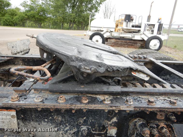 image for item DB8344 2006 Mack CHN613 semi truck