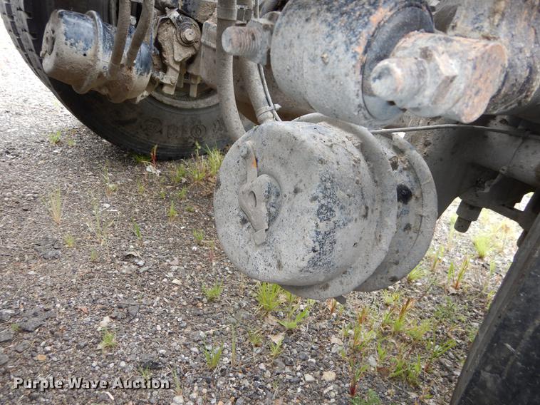 image for item DB8344 2006 Mack CHN613 semi truck