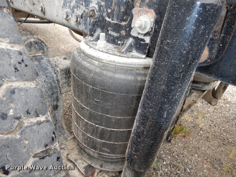 image for item DB8344 2006 Mack CHN613 semi truck