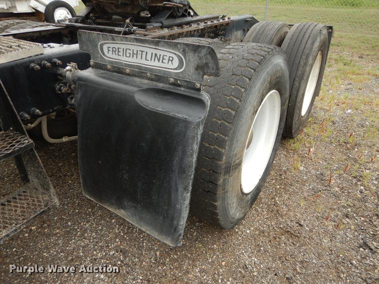 image for item DB8344 2006 Mack CHN613 semi truck