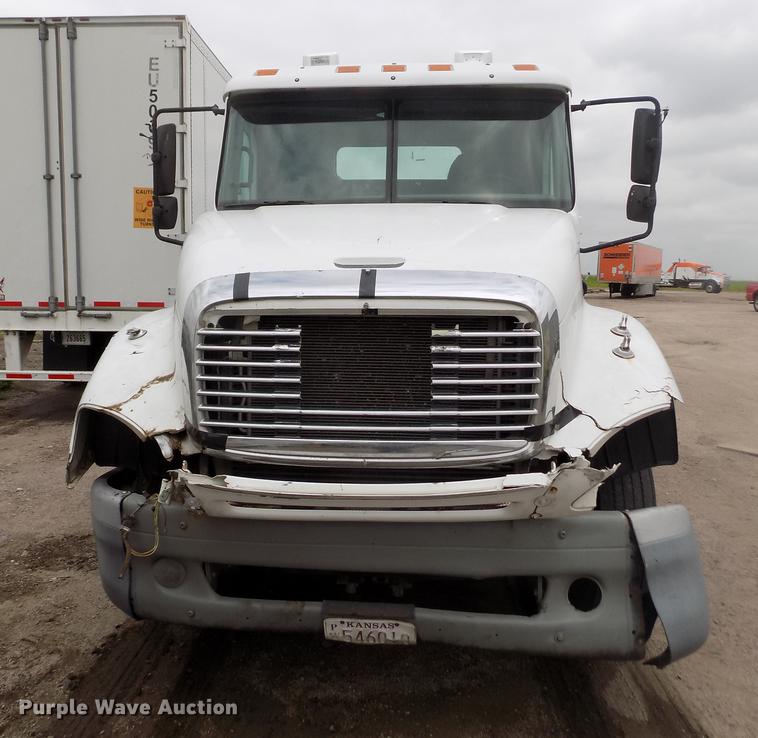 image for item DB9214 2003 Freightliner Columbia semi truck