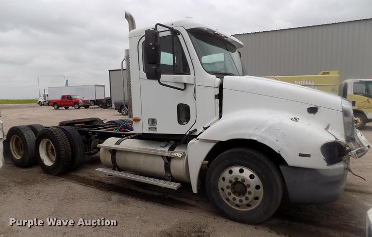 image for item DB9214 2003 Freightliner Columbia semi truck