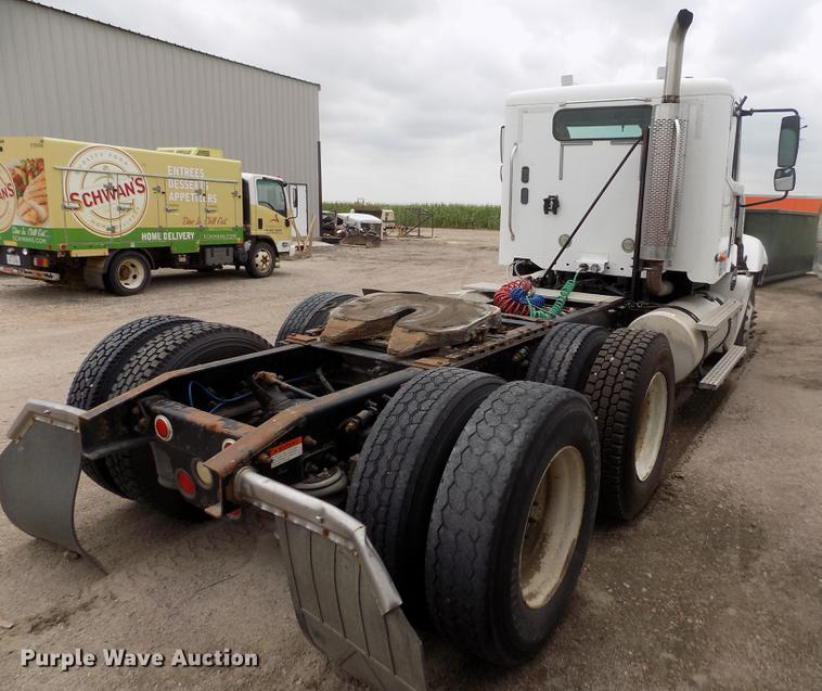 image for item DB9214 2003 Freightliner Columbia semi truck