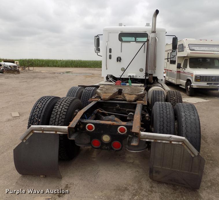 image for item DB9214 2003 Freightliner Columbia semi truck