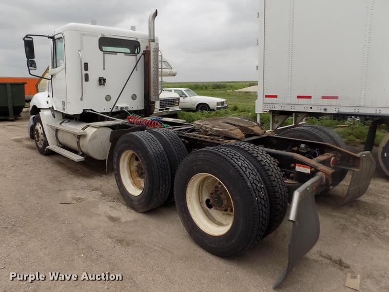 image for item DB9214 2003 Freightliner Columbia semi truck