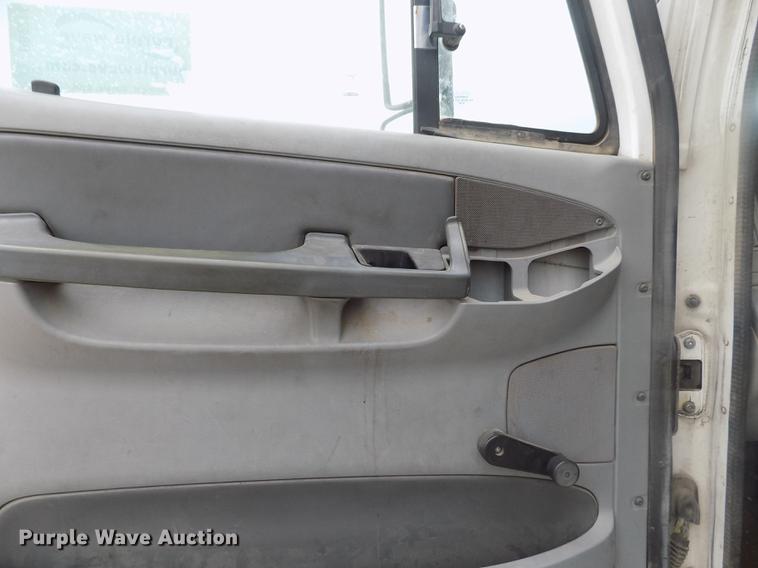 image for item DB9214 2003 Freightliner Columbia semi truck