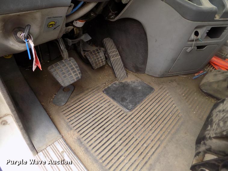 image for item DB9214 2003 Freightliner Columbia semi truck