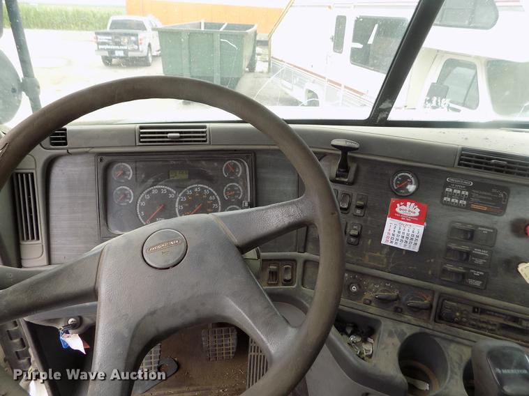 image for item DB9214 2003 Freightliner Columbia semi truck