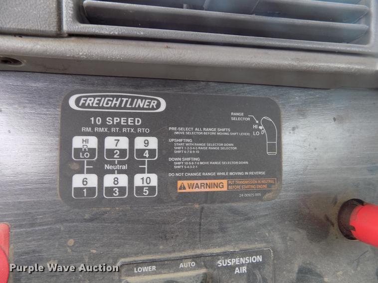 image for item DB9214 2003 Freightliner Columbia semi truck