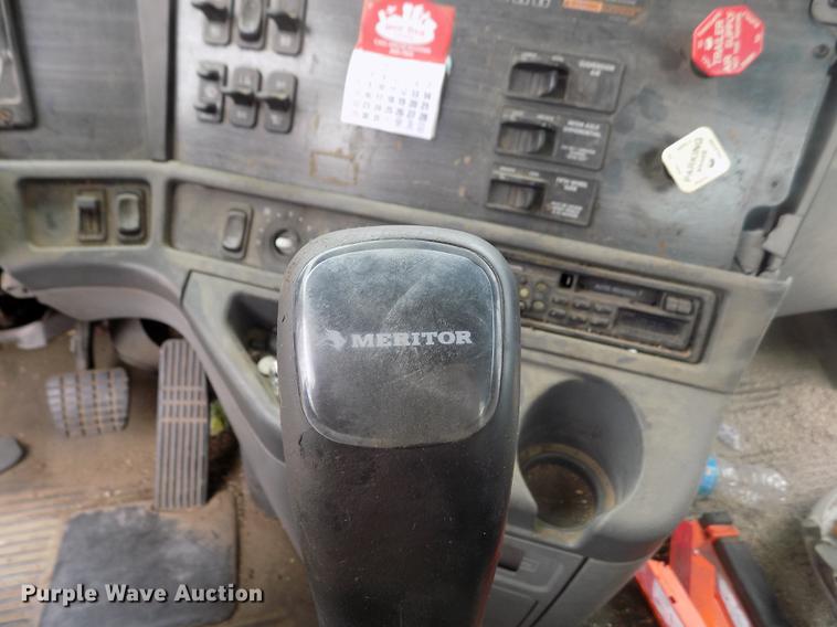 image for item DB9214 2003 Freightliner Columbia semi truck