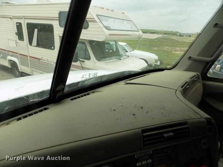 image for item DB9214 2003 Freightliner Columbia semi truck