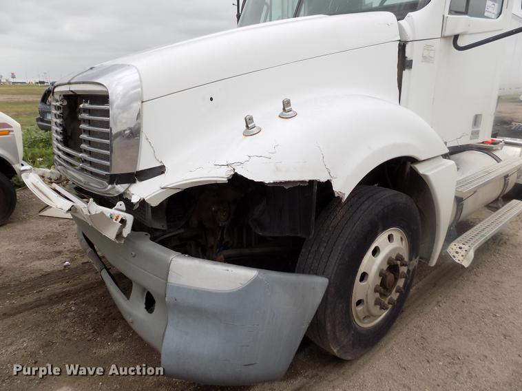 image for item DB9214 2003 Freightliner Columbia semi truck
