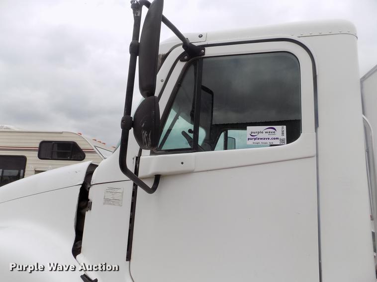 image for item DB9214 2003 Freightliner Columbia semi truck