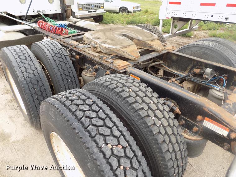 image for item DB9214 2003 Freightliner Columbia semi truck