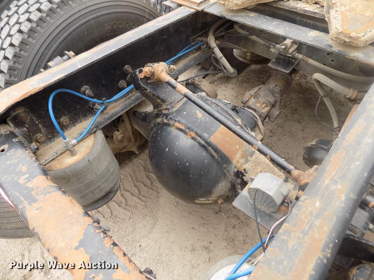 image for item DB9214 2003 Freightliner Columbia semi truck