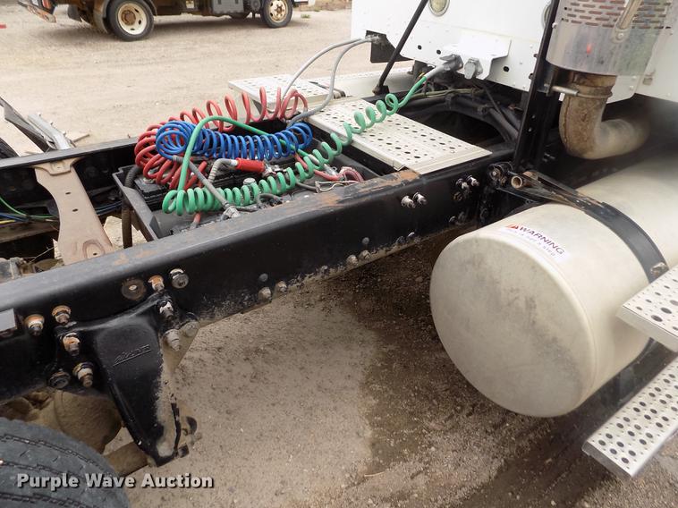 image for item DB9214 2003 Freightliner Columbia semi truck