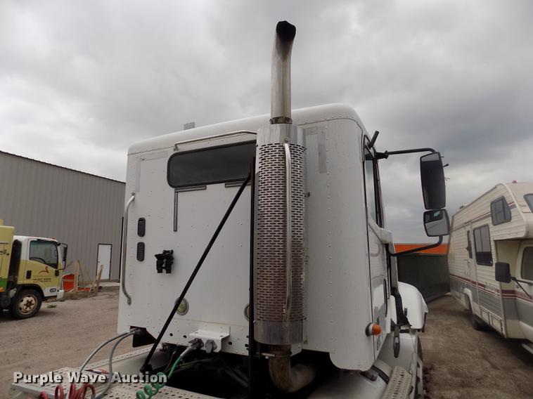 image for item DB9214 2003 Freightliner Columbia semi truck