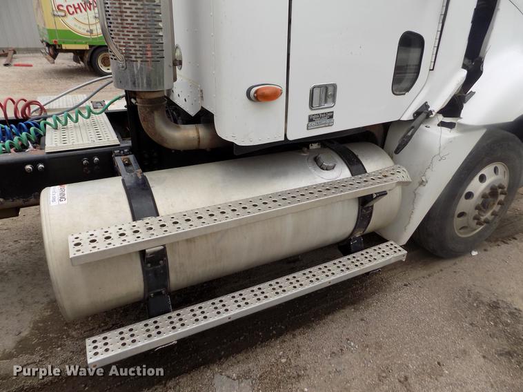 image for item DB9214 2003 Freightliner Columbia semi truck