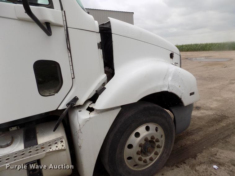 image for item DB9214 2003 Freightliner Columbia semi truck