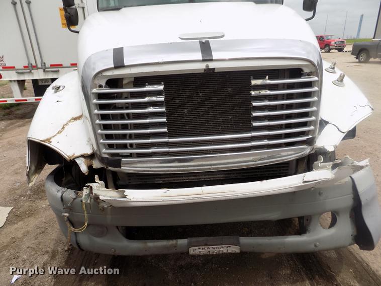 image for item DB9214 2003 Freightliner Columbia semi truck