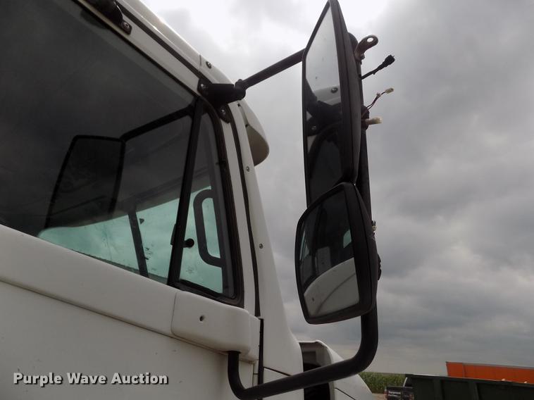 image for item DB9214 2003 Freightliner Columbia semi truck