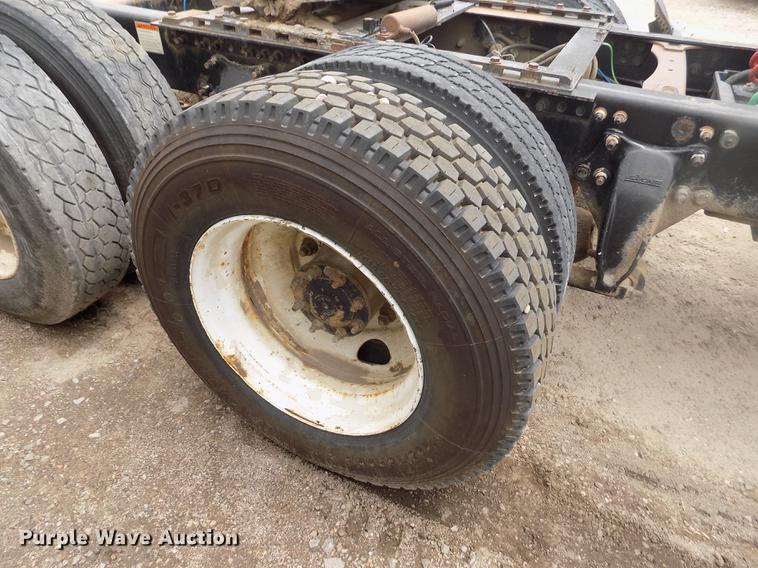 image for item DB9214 2003 Freightliner Columbia semi truck