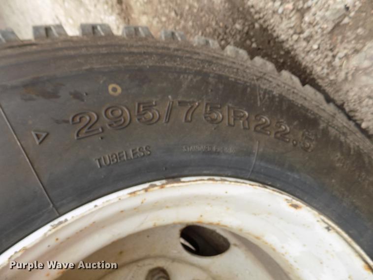 image for item DB9214 2003 Freightliner Columbia semi truck