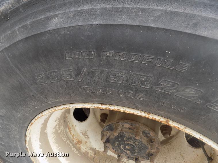 image for item DB9214 2003 Freightliner Columbia semi truck